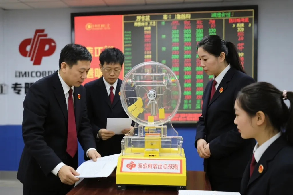 彩票管理中心发布权威开奖数据，数据公开透明，公证人员在场